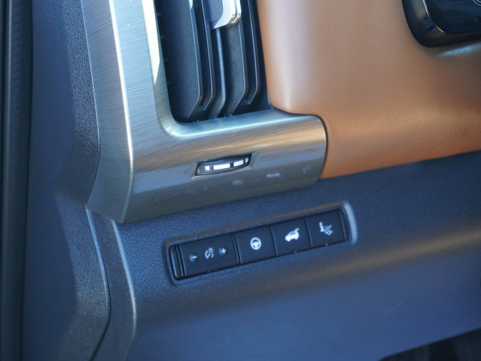 Used 2022 Nissan Pathfinder Platinum w/ Cargo Package image 23