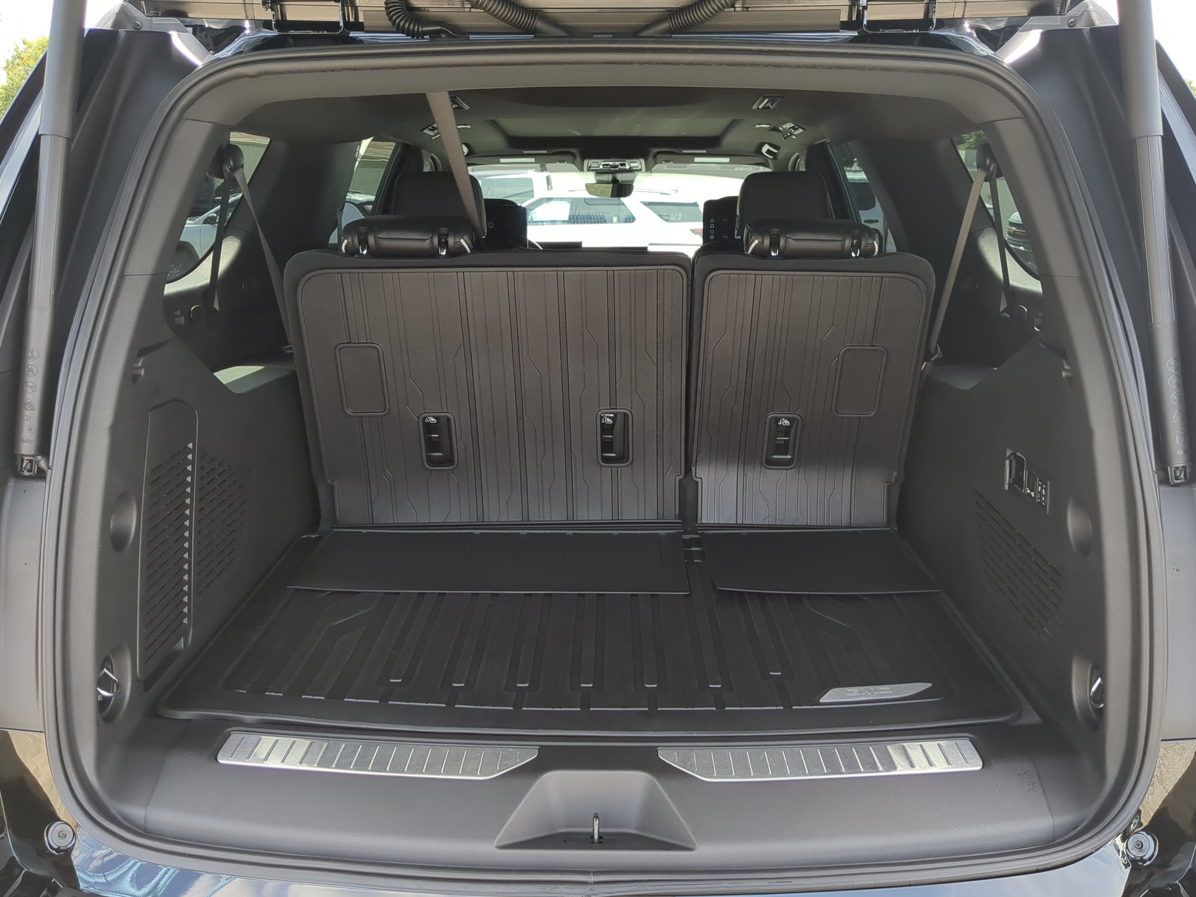 Used 2026 GMC Yukon XL AT4 Ultimate w/ LPO, Floor Liner Package AWD/4WD image 11