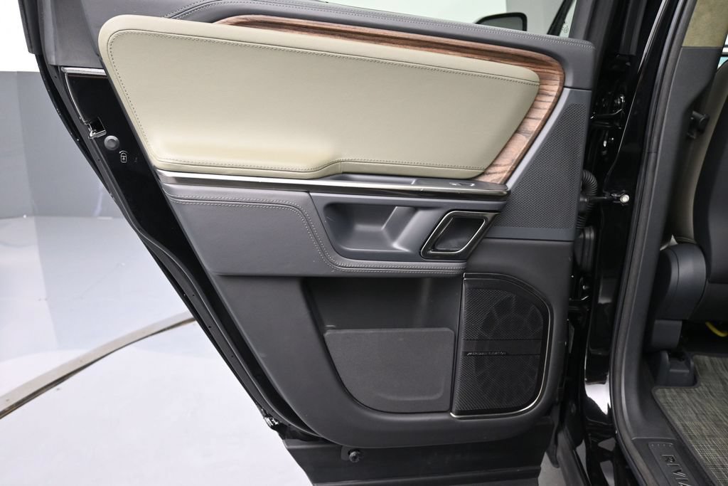 Used 2022 Rivian R1T Adventure AWD/4WD image 19
