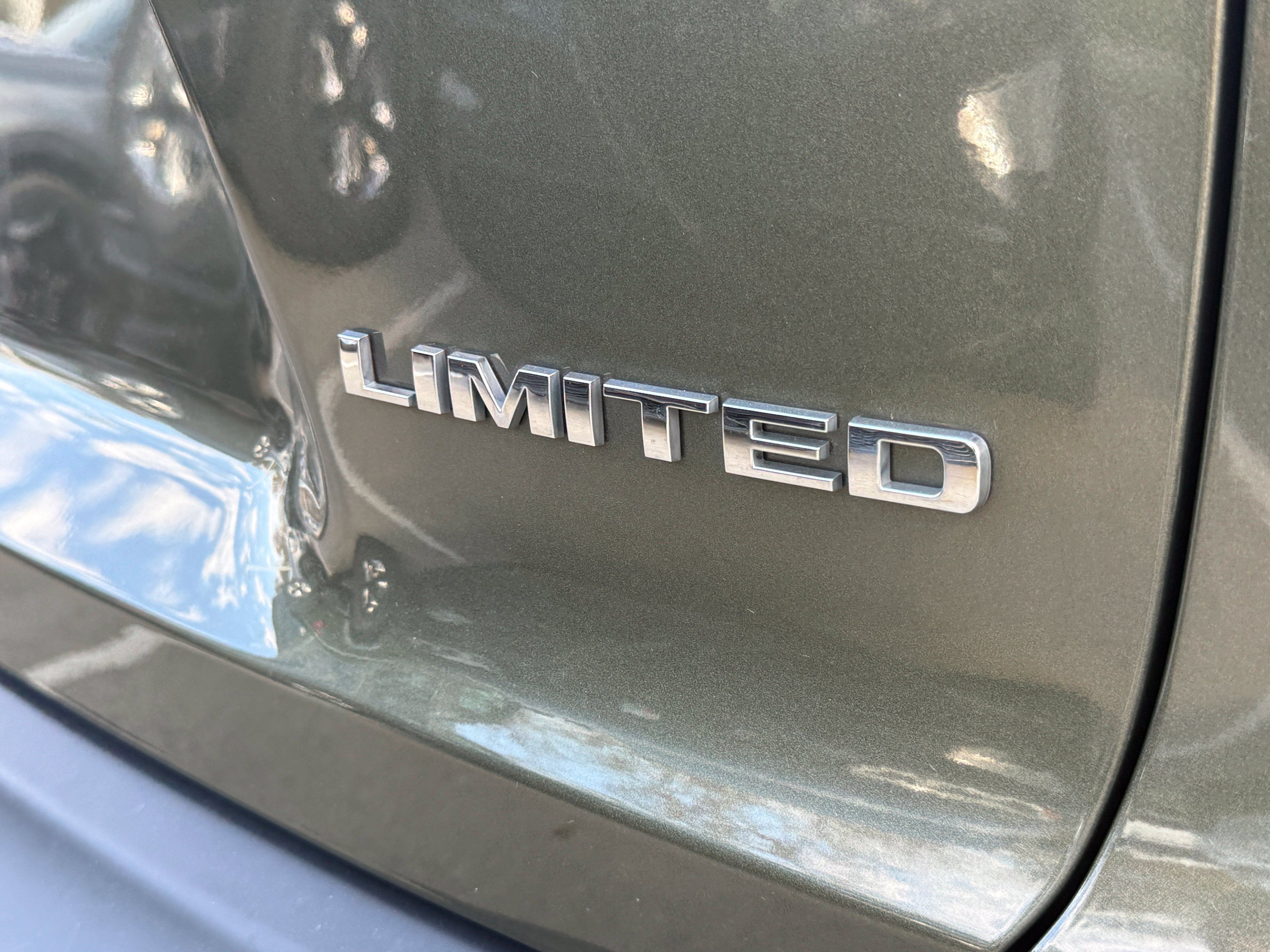 Used 2019 Jeep Cherokee Limited w/ Luxury Group AWD/4WD image 8