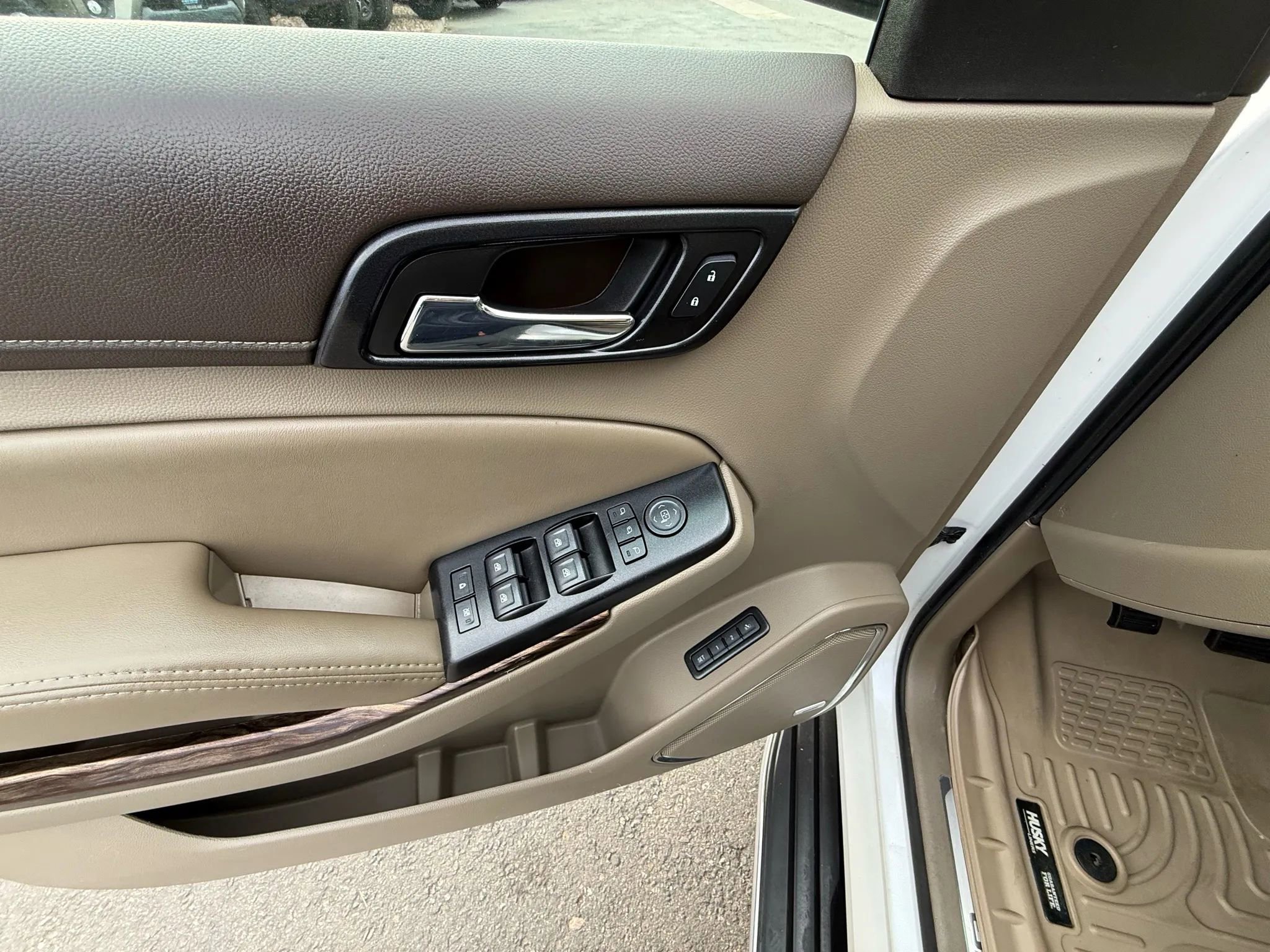 Used 2017 GMC Yukon XL SLT w/ Open Road Package image 33