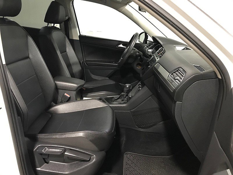 Used 2020 Volkswagen Tiguan SE w/ Panoramic Sunroof Package image 14
