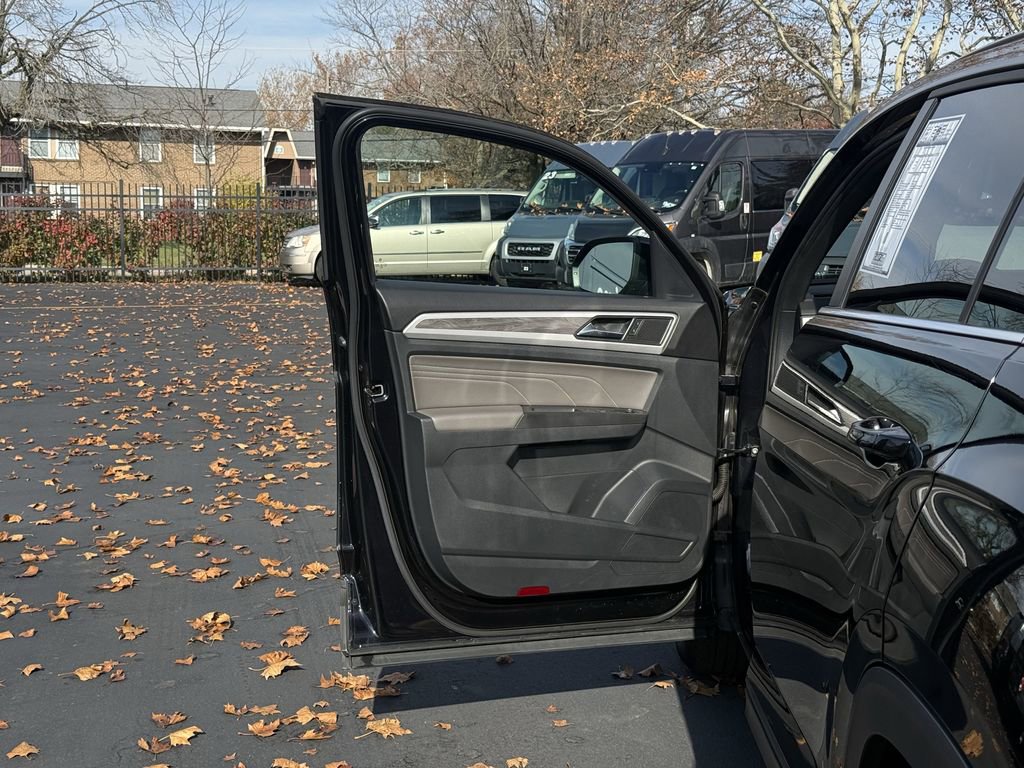 Used 2023 Volkswagen Atlas Cross Sport SE image 10