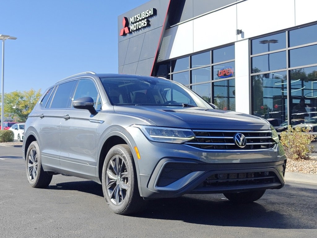 Used 2023 Volkswagen Tiguan SE w/ Panoramic Sunroof Package
