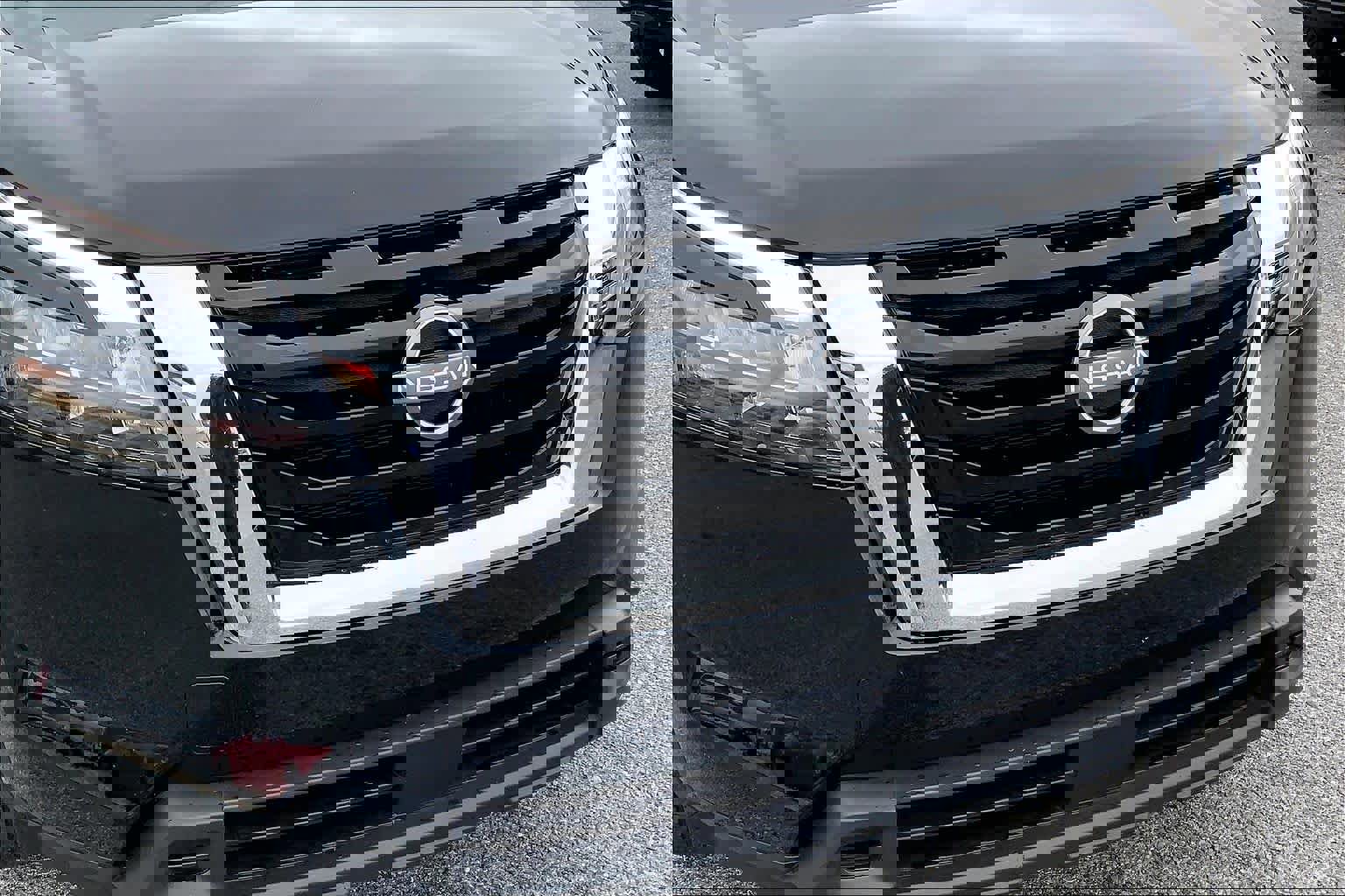 Used 2025 Nissan Pathfinder SV image 29