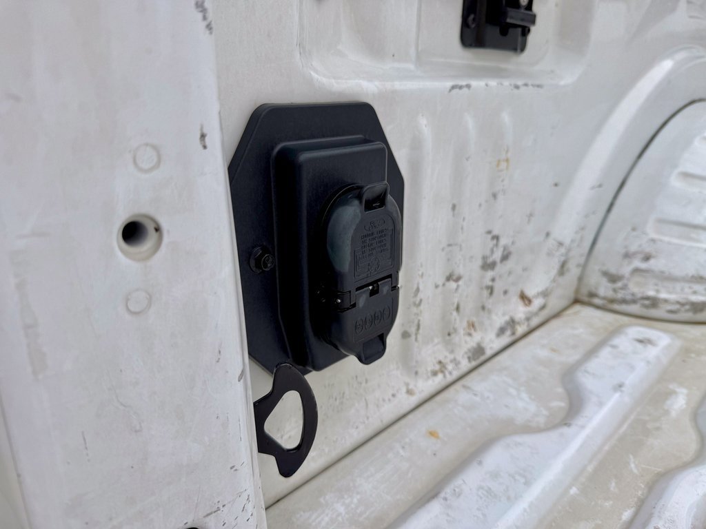 Used 2021 Ford F350 Lariat w/ Chrome Package image 14