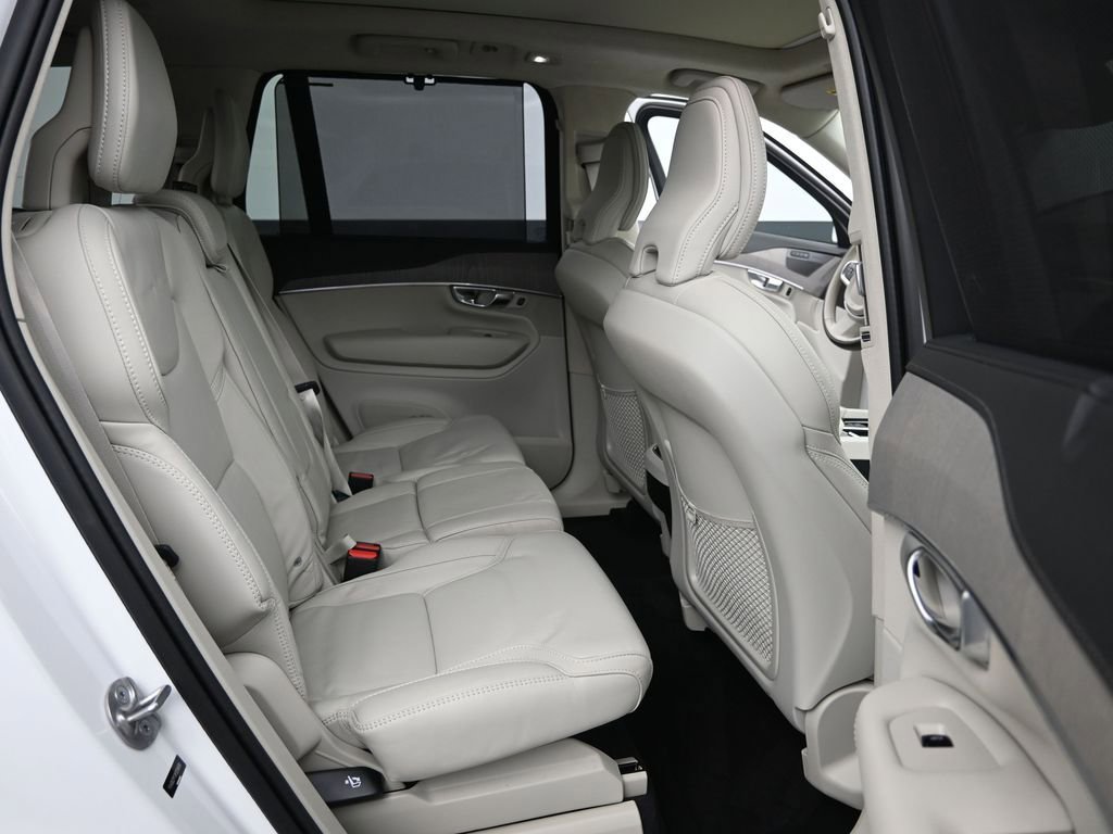 Certified 2024 Volvo XC90 B6 Ultimate w/ Lounge Package image 17