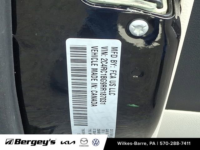 Used 2024 Chrysler Pacifica Touring-L FWD image 29