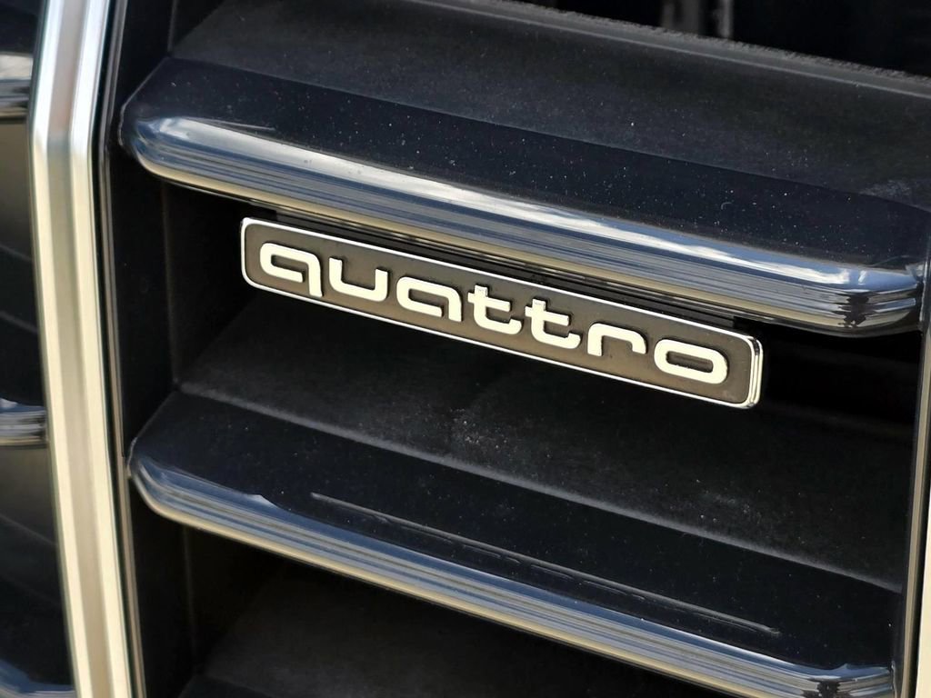 Used 2023 Audi Q5 2.0T Premium Plus w/ Premium Plus Package AWD/4WD image 3