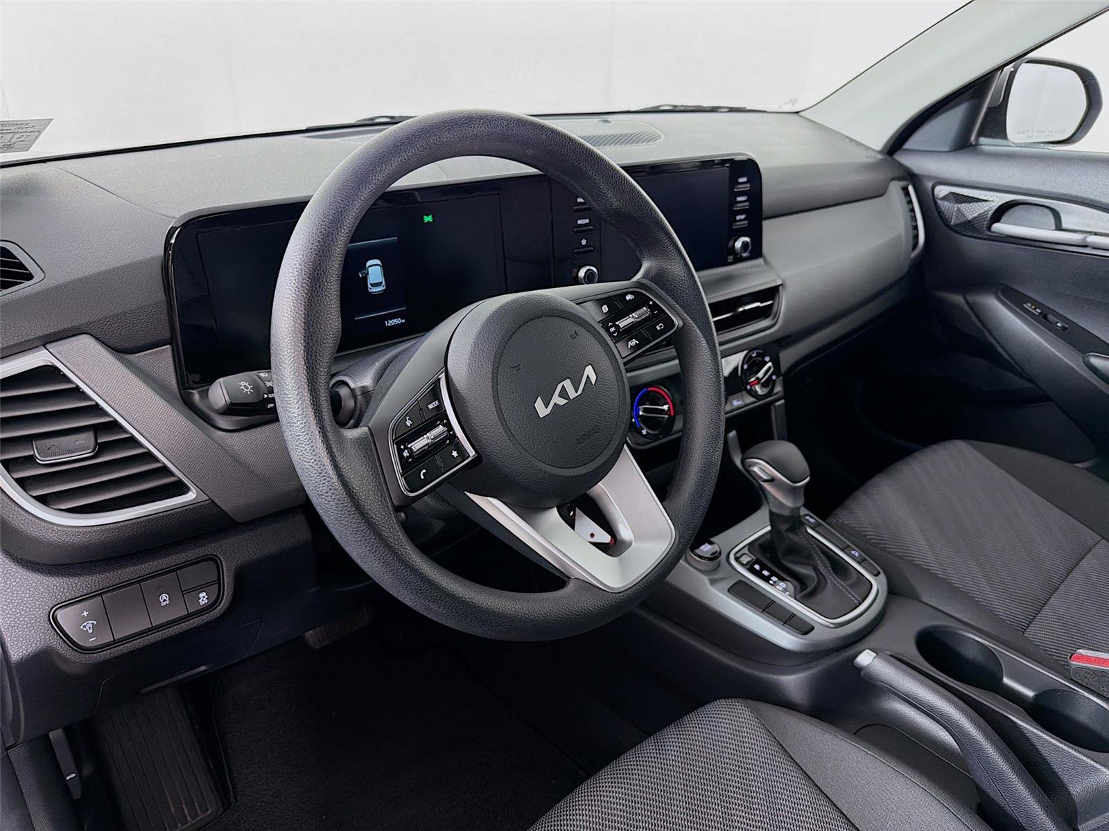 Used 2025 Kia Seltos LX image 9