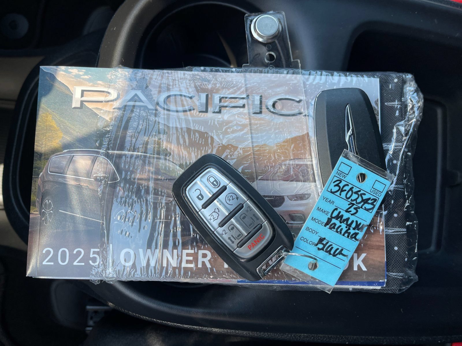 Used 2025 Chrysler Pacifica Select FWD image 10