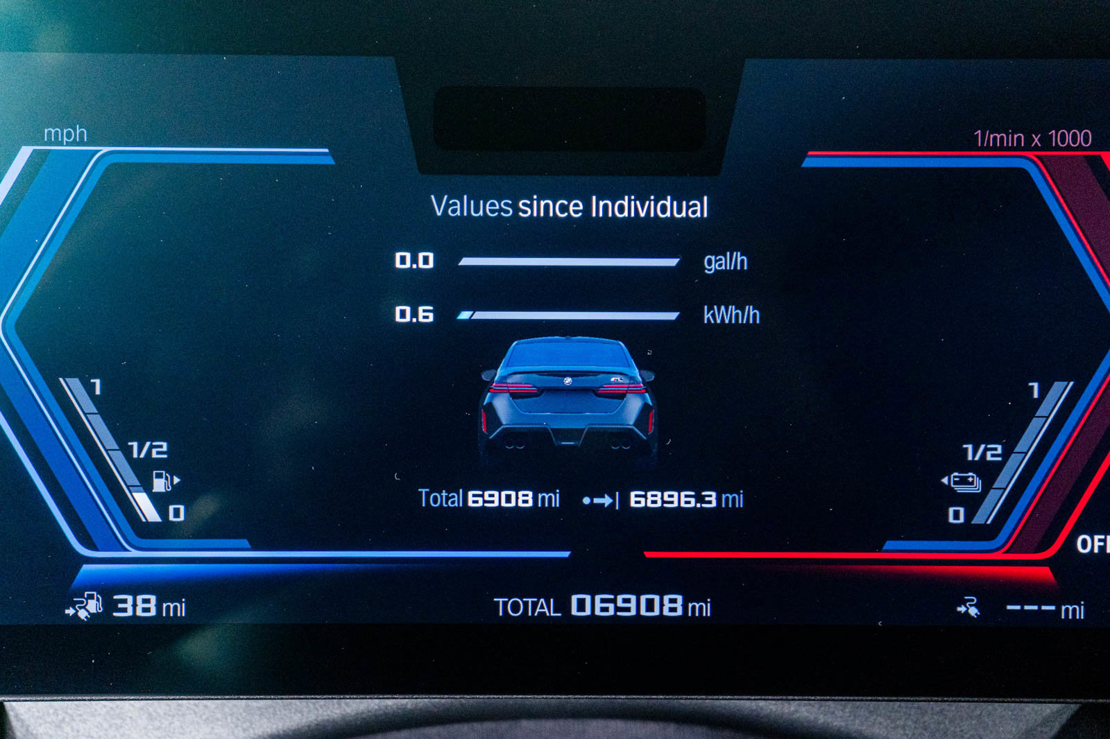 Used 2025 BMW M5 w/ Executive Package image 29