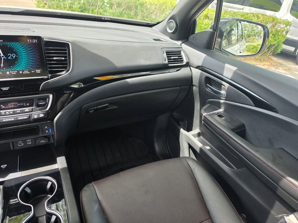 Used 2025 Honda Ridgeline Black Edition image 17