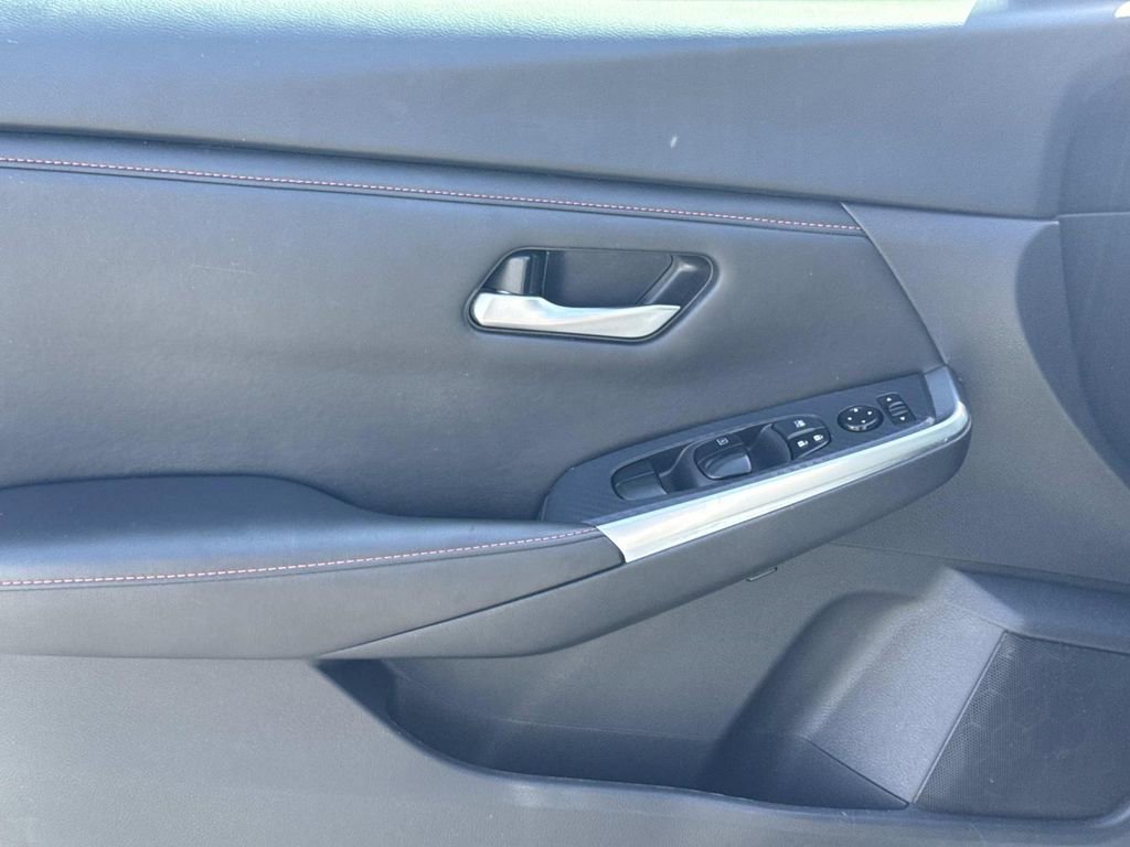 Certified 2024 Nissan Sentra SR FWD image 17