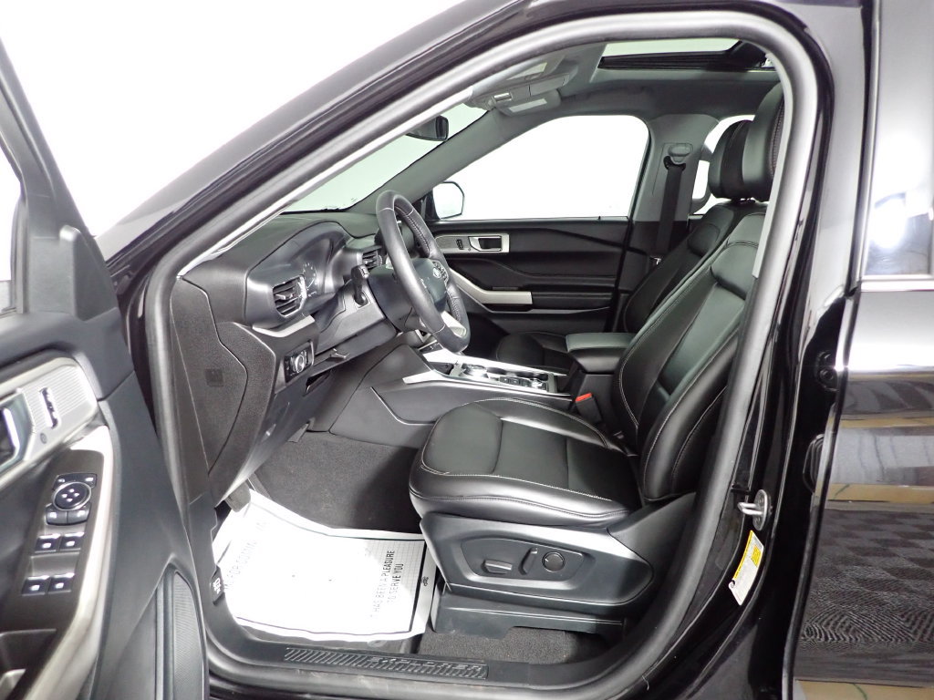 Used 2024 Ford Explorer XLT w/ Equipment Group 202A AWD/4WD image 22