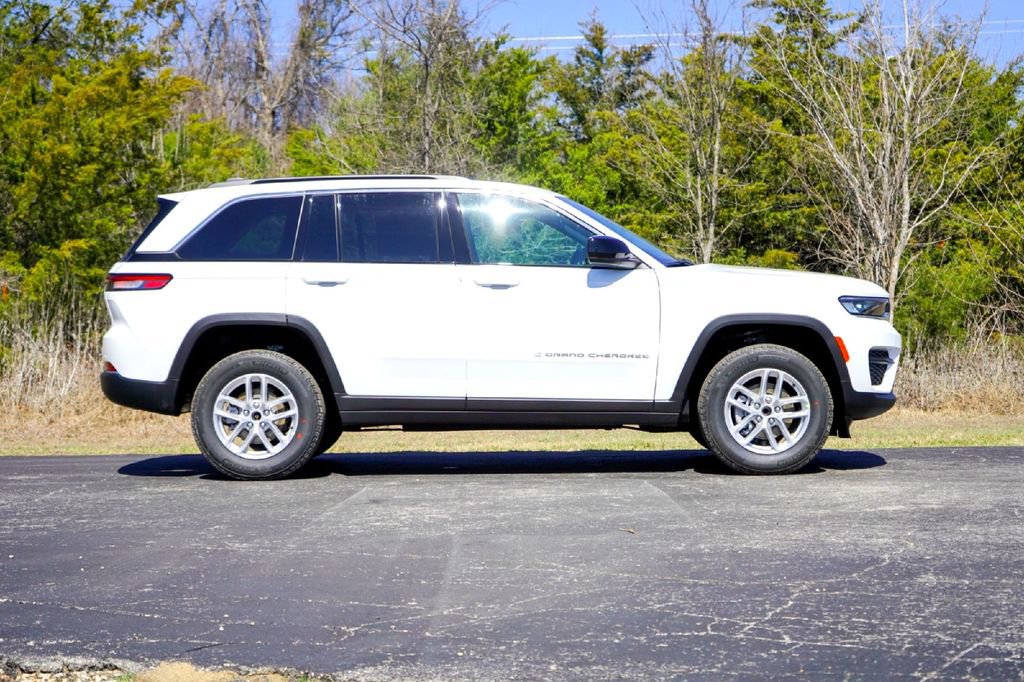 New 2026 Jeep Grand Cherokee Laredo RWD image 5