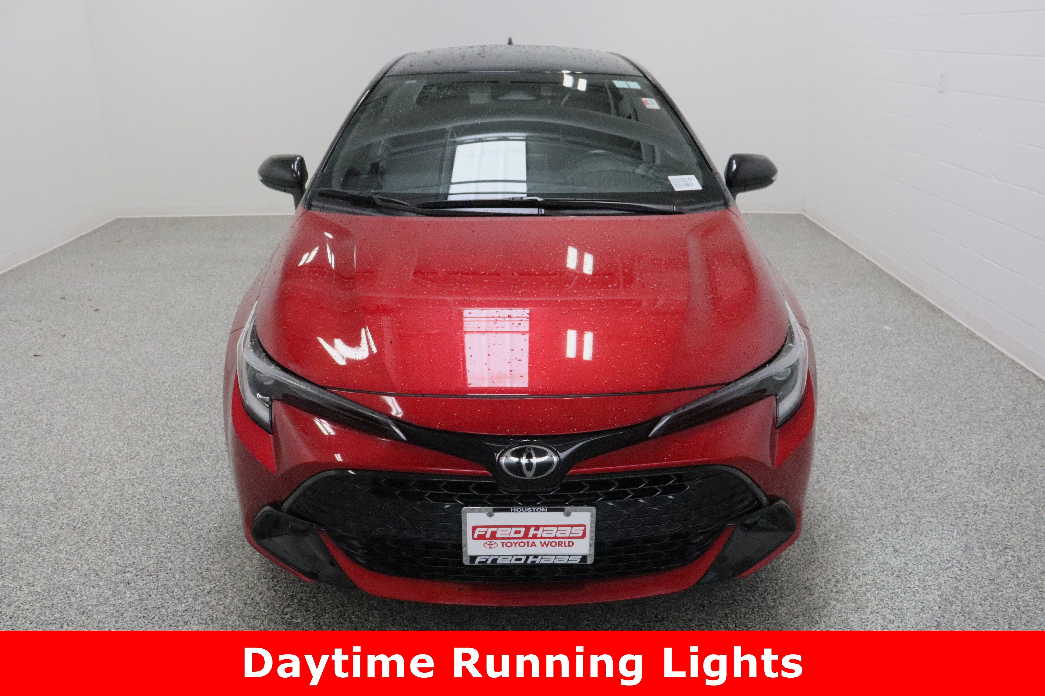 Used 2025 Toyota Corolla SE image 3