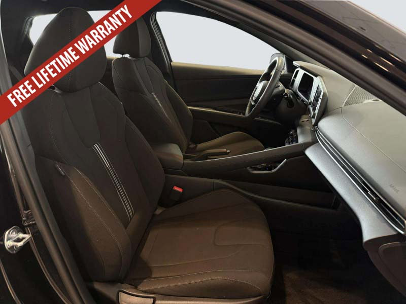 Used 2025 Hyundai Elantra Sport FWD image 30