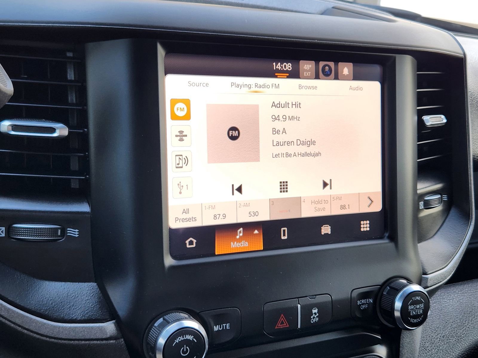 Used 2024 RAM 2500 Tradesman w/ Chrome Appearance Group image 17