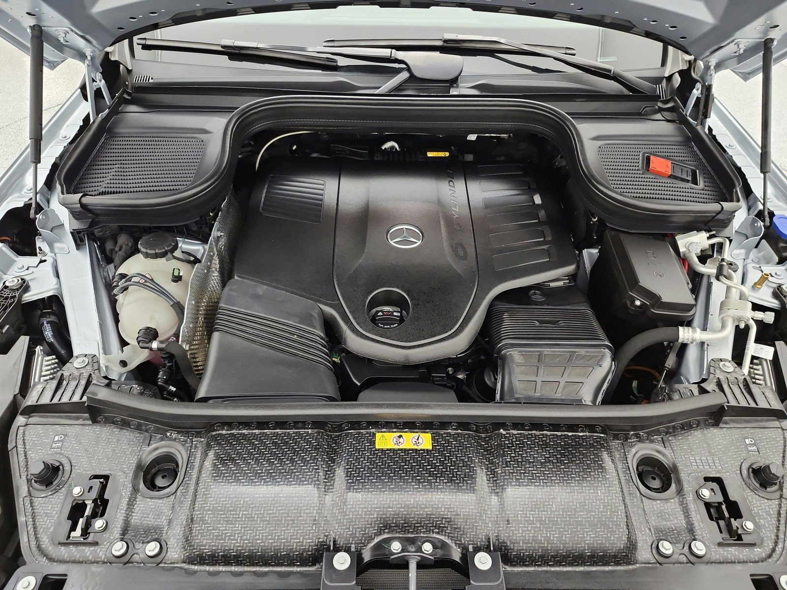 Used 2025 Mercedes-Benz GLS 450 4MATIC w/ AMG Line Exterior image 17