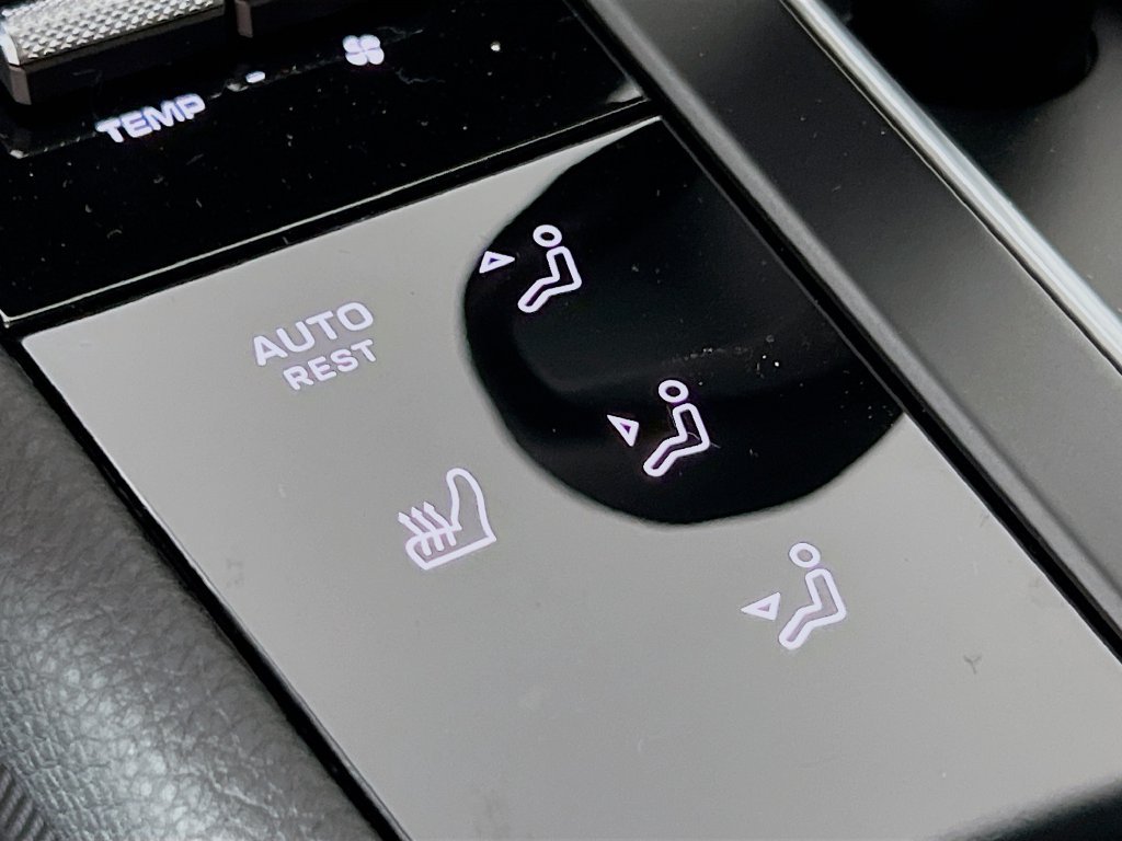 Certified 2026 Porsche Macan Turbo AWD/4WD image 23