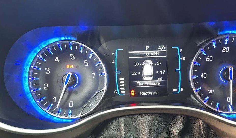 Used 2017 Chrysler Pacifica Touring-L image 10