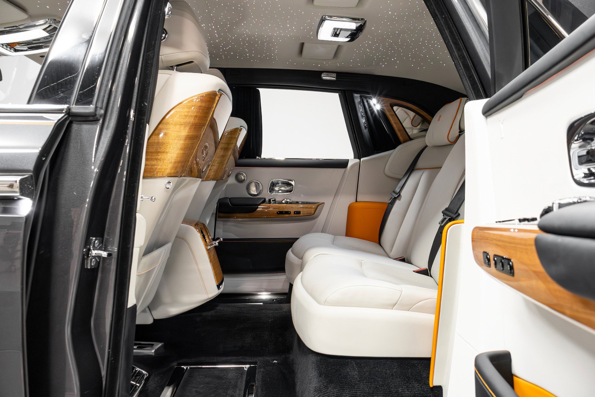 Used 2019 Rolls-Royce Phantom Sedan image 53