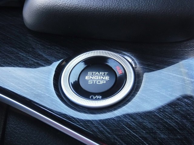 Used 2023 Jeep Grand Cherokee Trailhawk w/ Luxury Tech Group III image 34