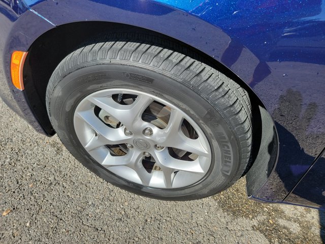Used 2018 Chrysler Pacifica Touring-L Plus w/ Advanced Safetytec Group FWD image 9