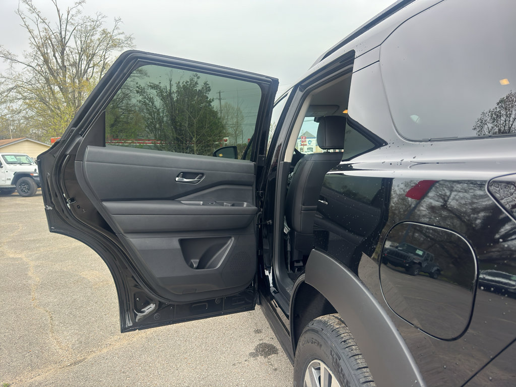 New 2026 Nissan Pathfinder SL image 21