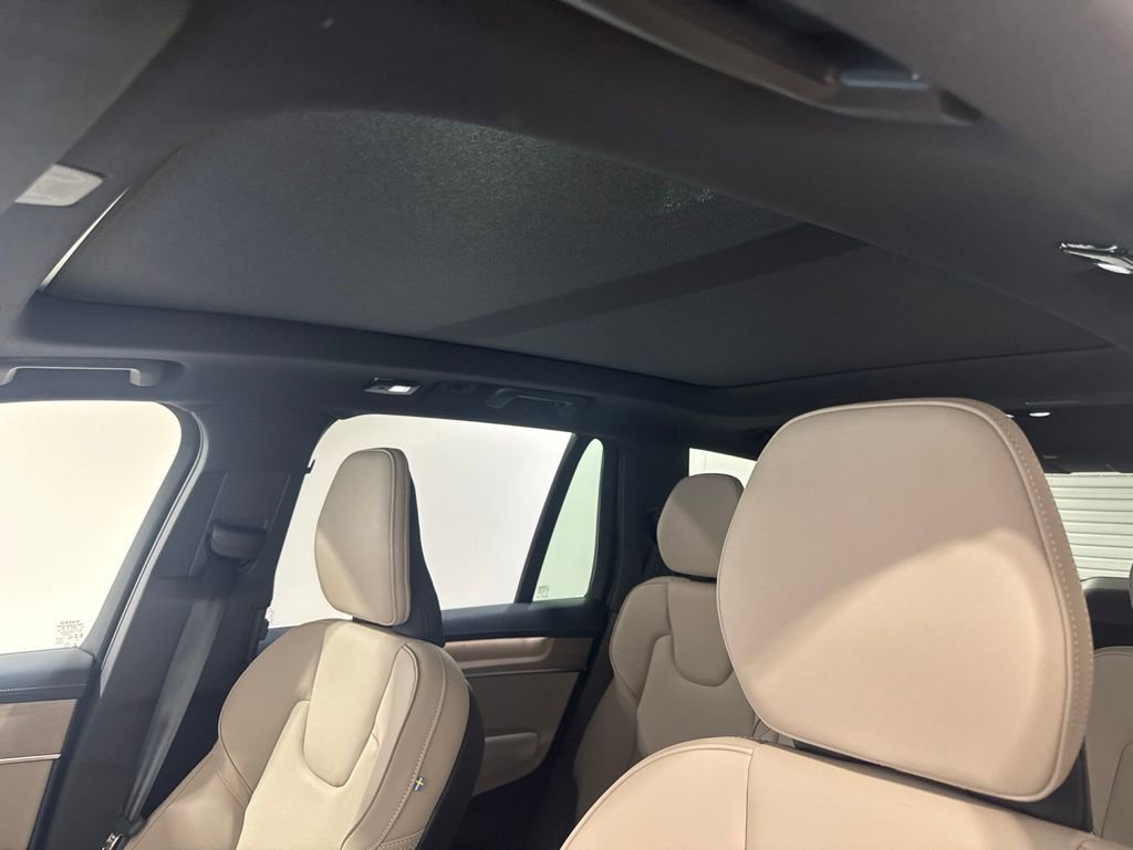 Used 2026 Volvo XC90 B6 Plus w/ Protection Package AWD/4WD image 16
