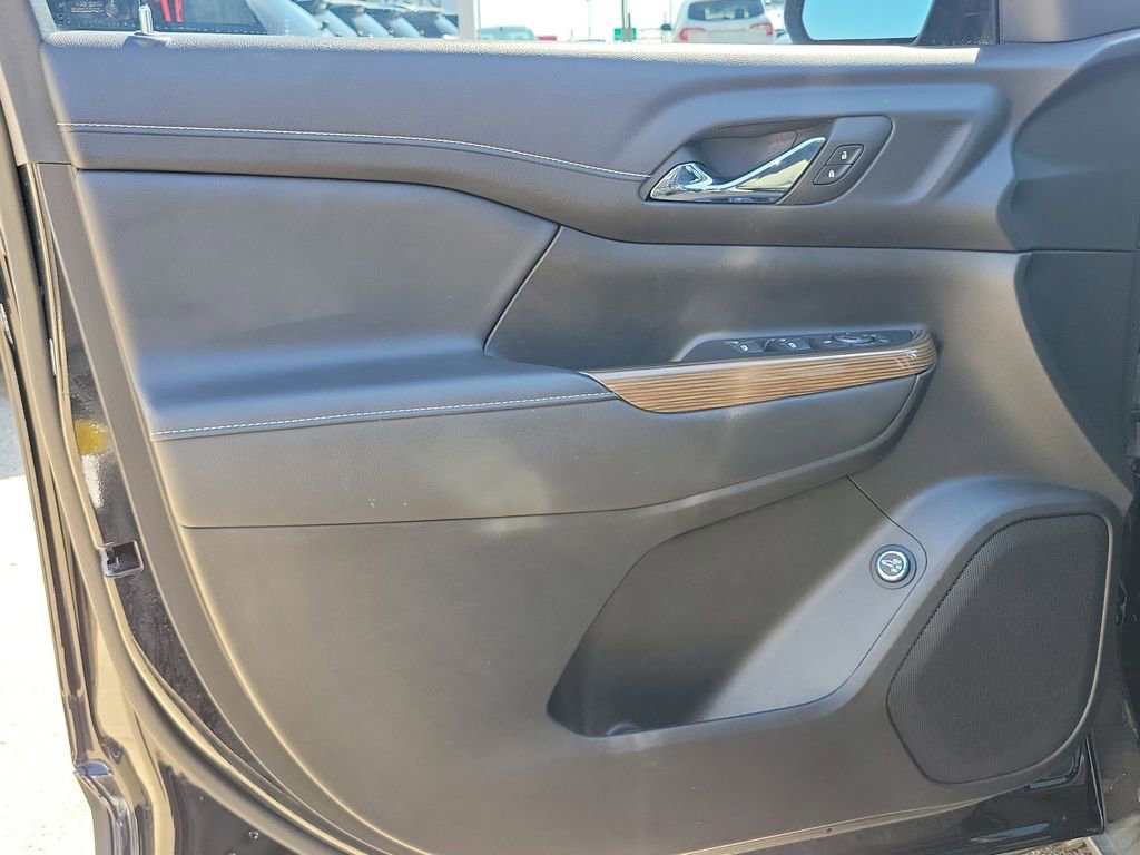 Used 2023 GMC Acadia SLE w/ Driver Convenience Package image 21