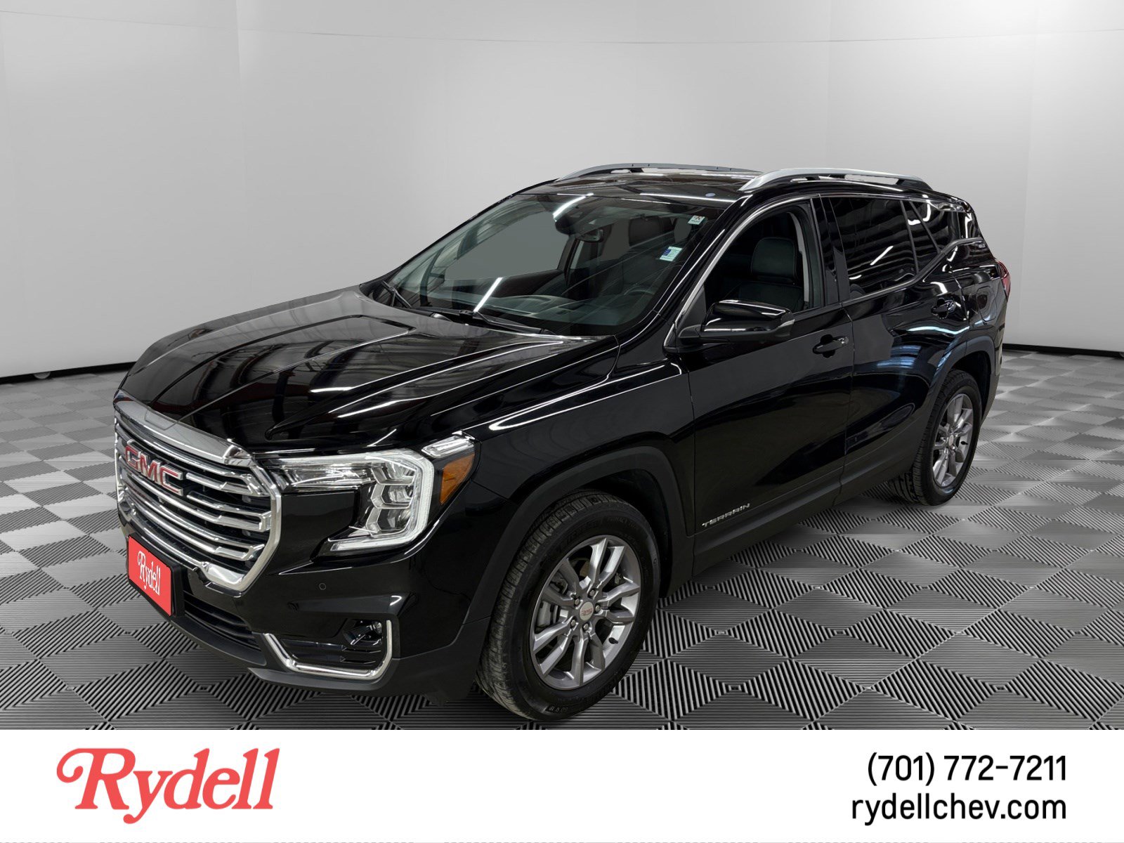 Used 2024 GMC Terrain SLT w/ Tech Package AWD/4WD image 1