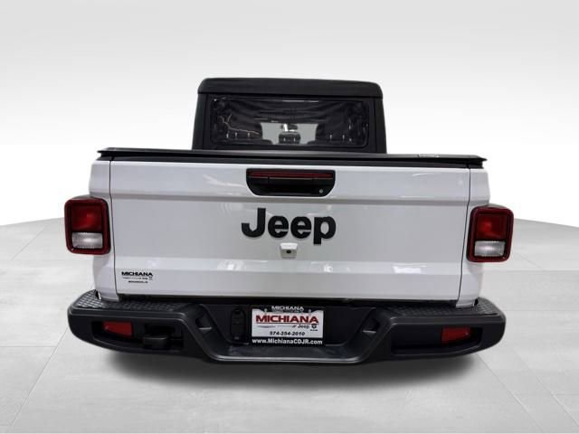 Used 2022 Jeep Gladiator Sport image 8