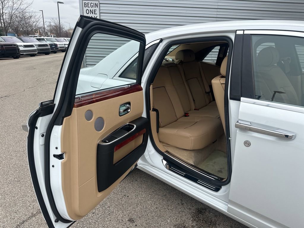 Used 2014 Rolls-Royce Ghost image 21