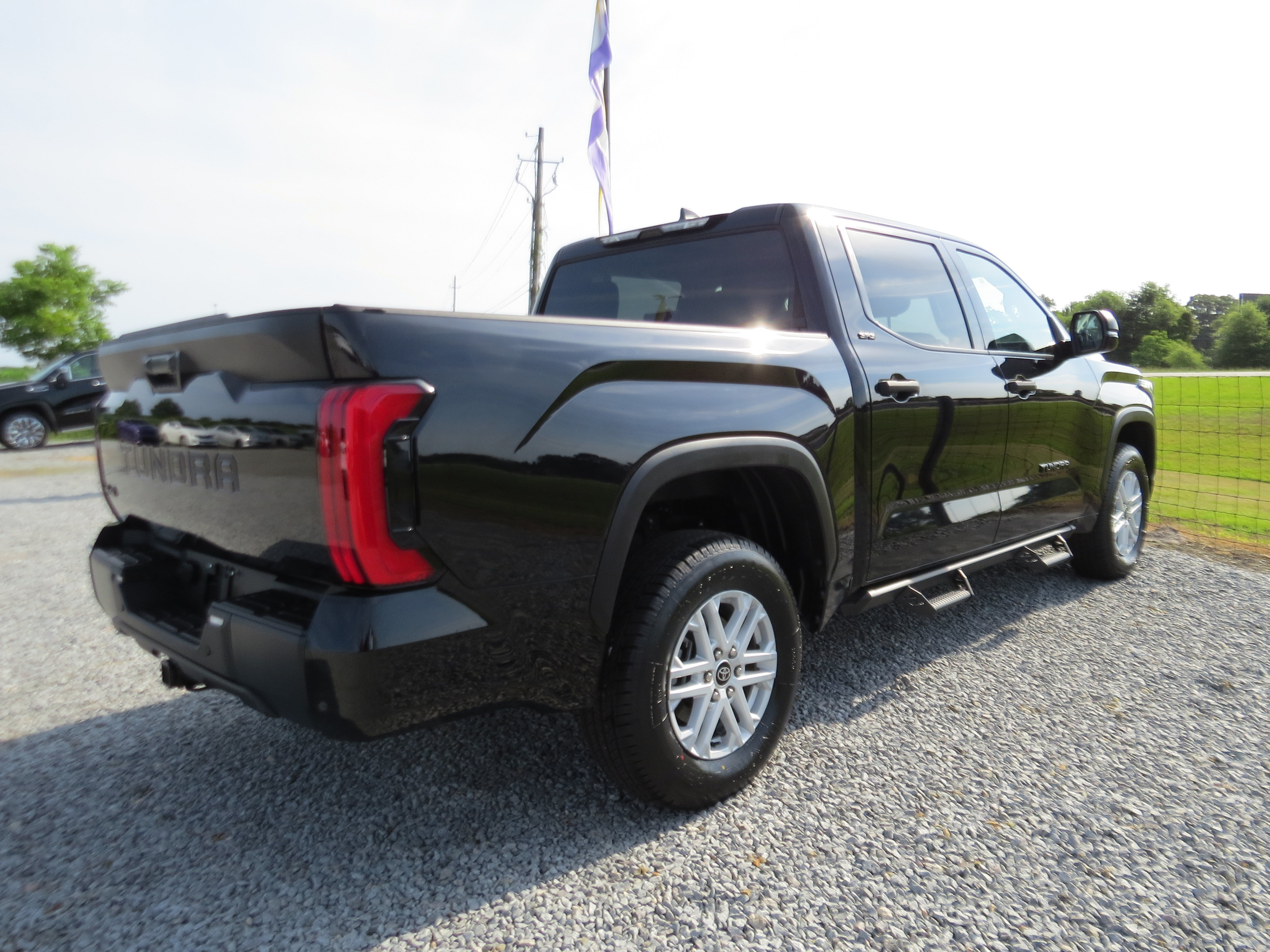 Used 2024 Toyota Tundra SR5 w/ SR5 Convenience Package AWD/4WD image 30