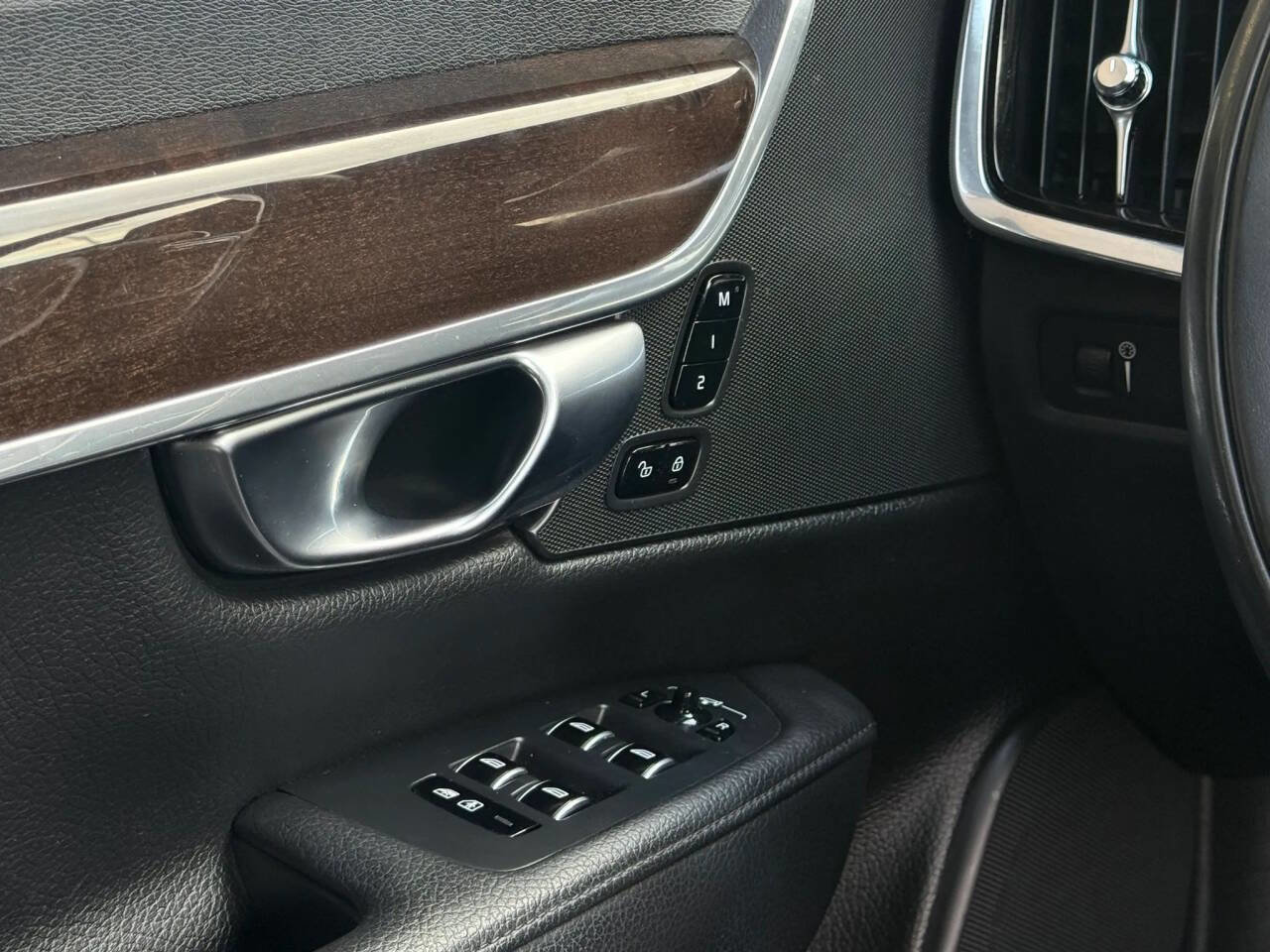 Used 2018 Volvo S90 T5 Momentum w/ Convenience Package image 21