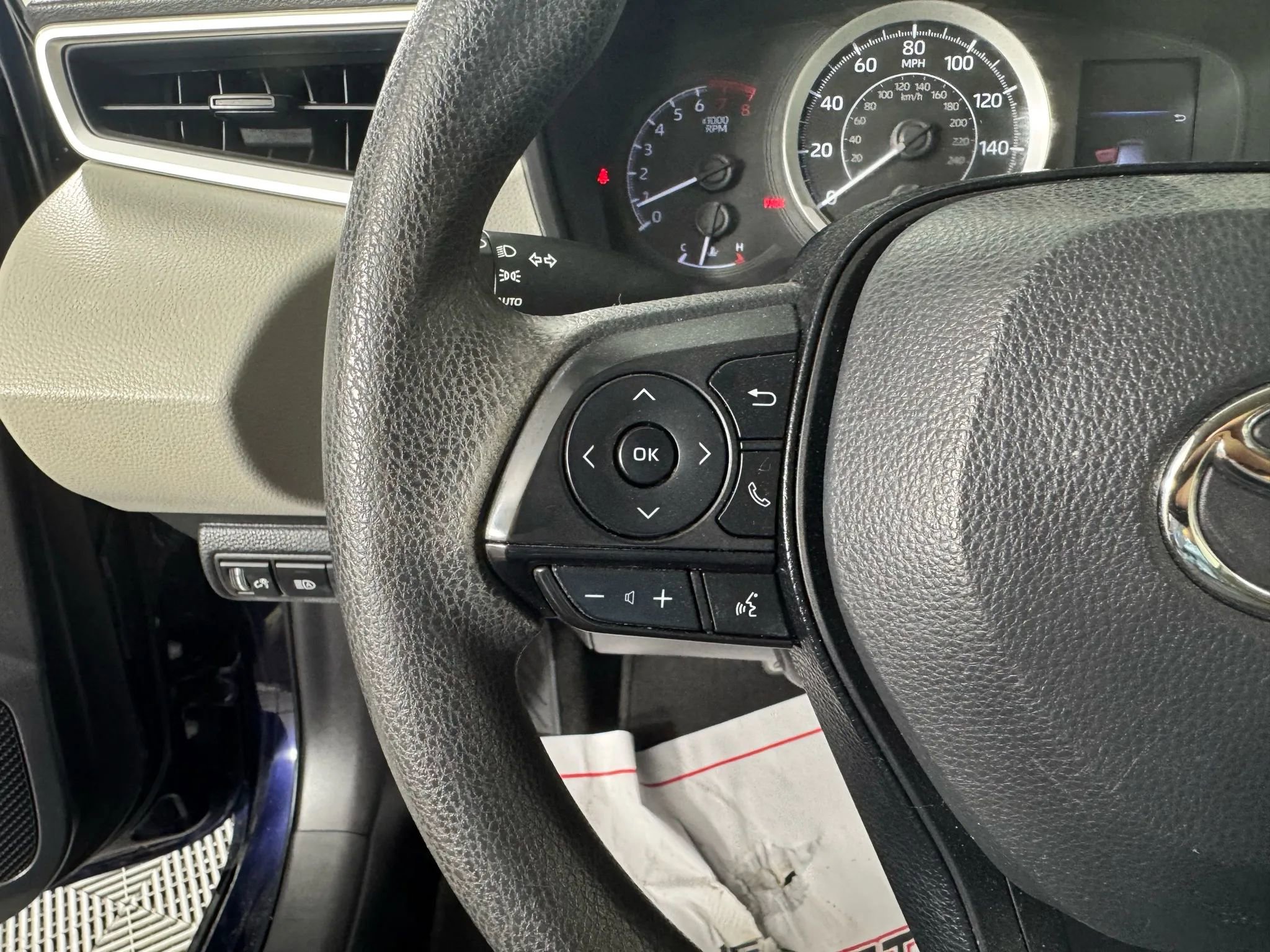 Used 2021 Toyota Corolla LE image 15