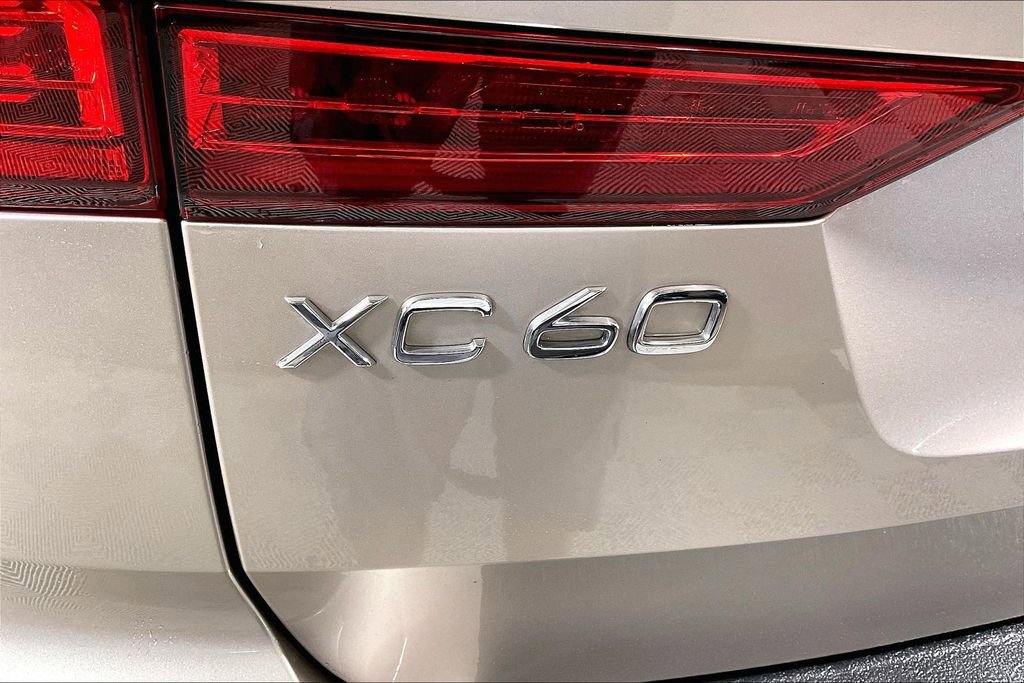 Used 2024 Volvo XC60 T8 Plus w/ Protection Package Premier image 7