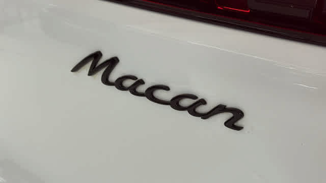 Used 2022 Porsche Macan AWD/4WD image 9