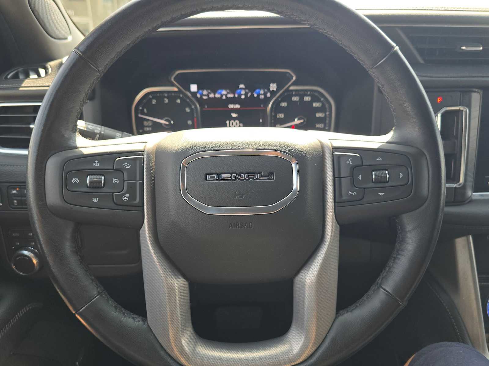 Used 2021 GMC Yukon Denali w/ Denali Premium Package AWD/4WD image 24