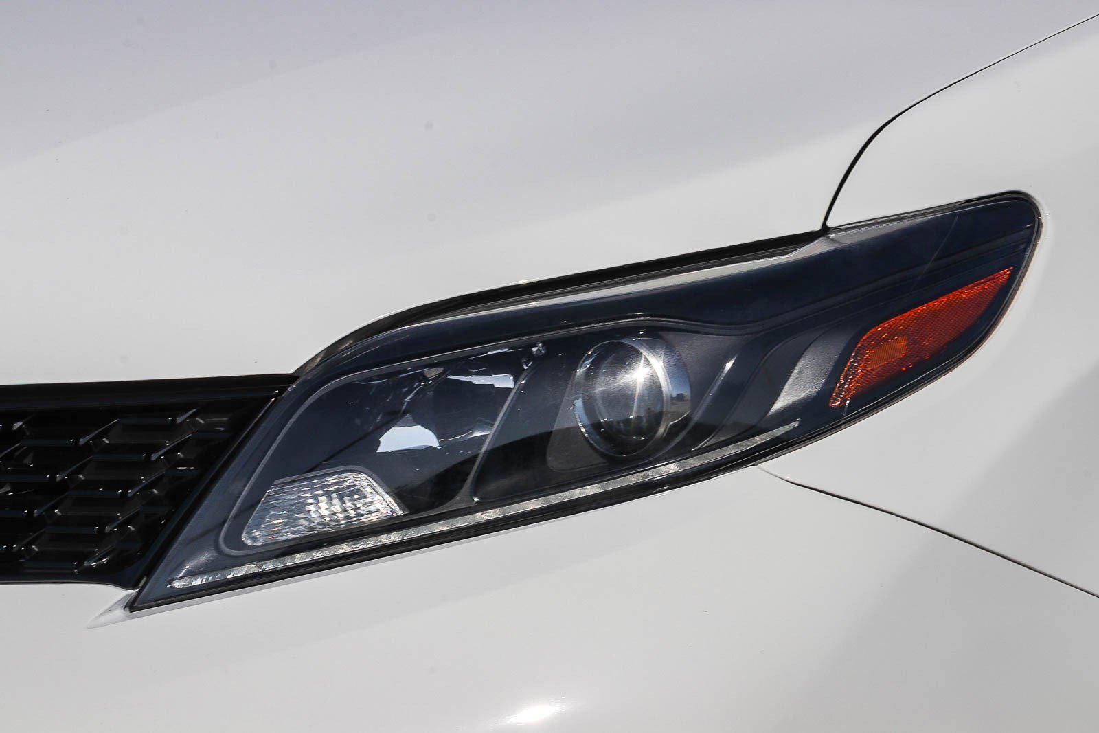 Certified 2020 Toyota Sienna SE w/ Nightshade Edition FWD image 10