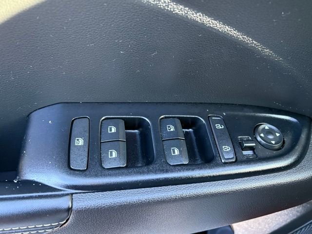 Used 2023 Hyundai Venue Limited image 12