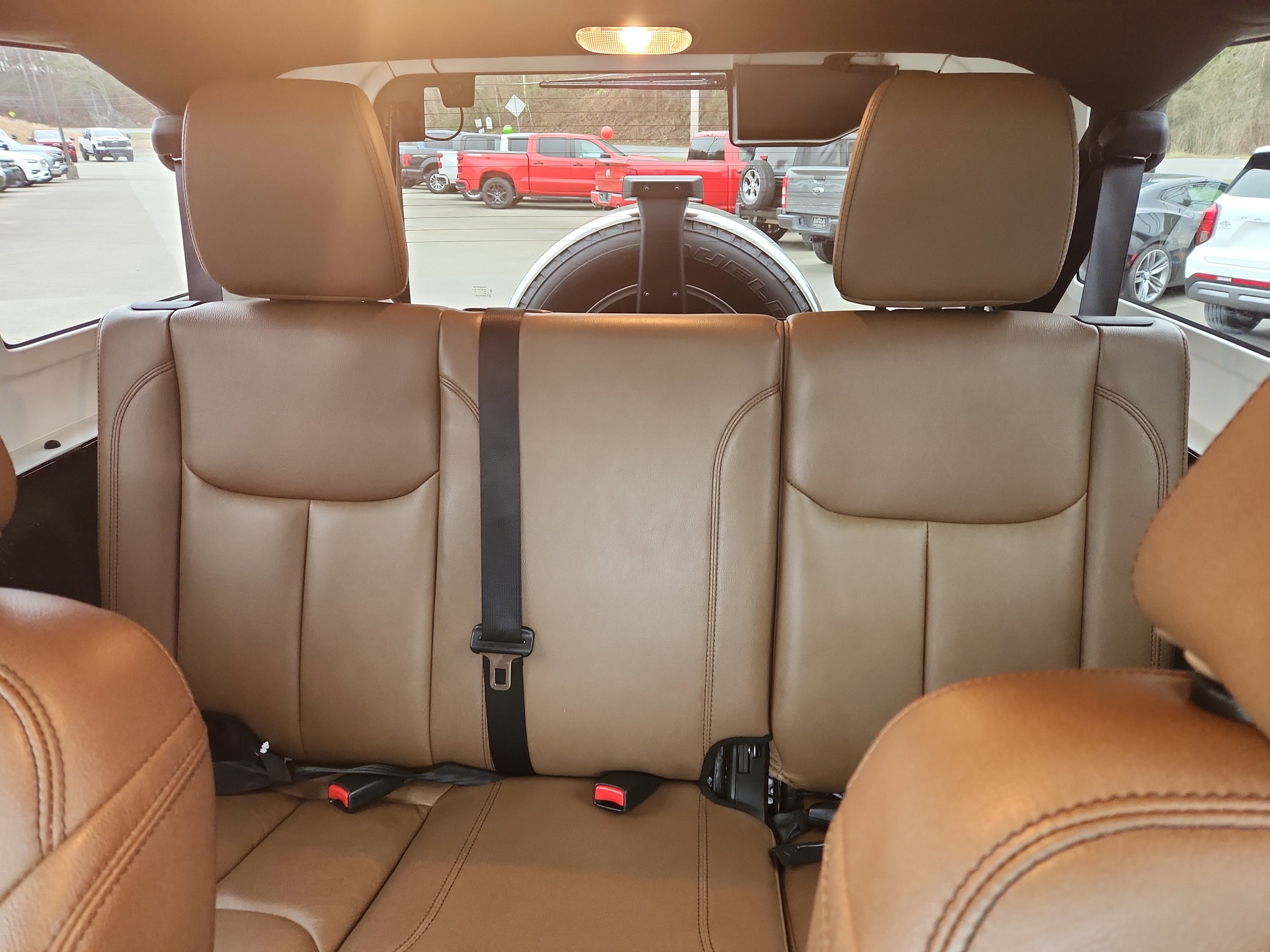 Used 2016 Jeep Wrangler Unlimited Sahara w/ Connectivity Group image 27