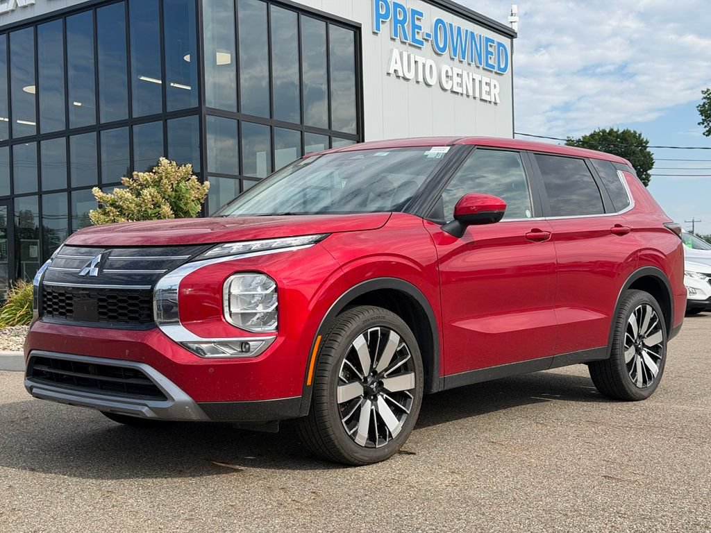 Used 2025 Mitsubishi Outlander SE FWD image 1