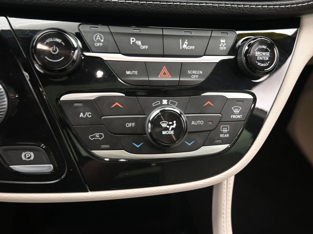 Used 2021 Chrysler Pacifica Limited image 19