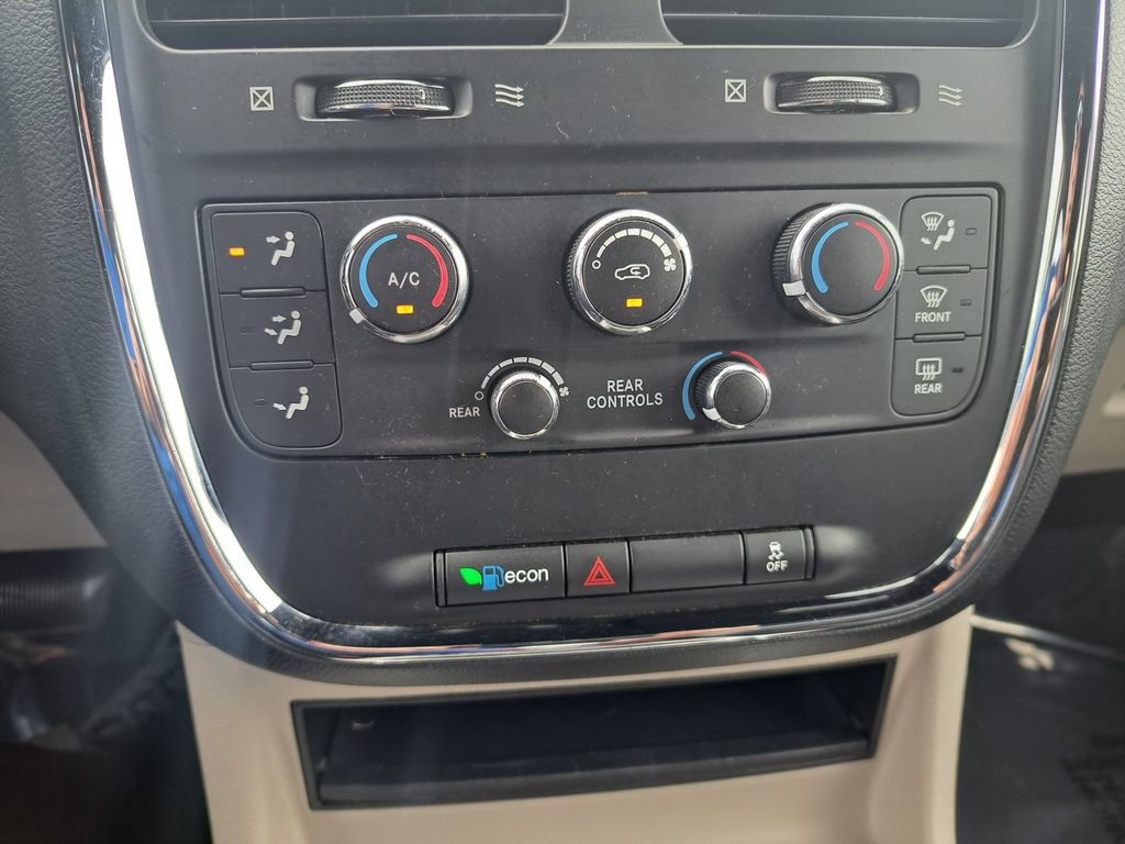 Used 2019 Dodge Grand Caravan SXT FWD image 17