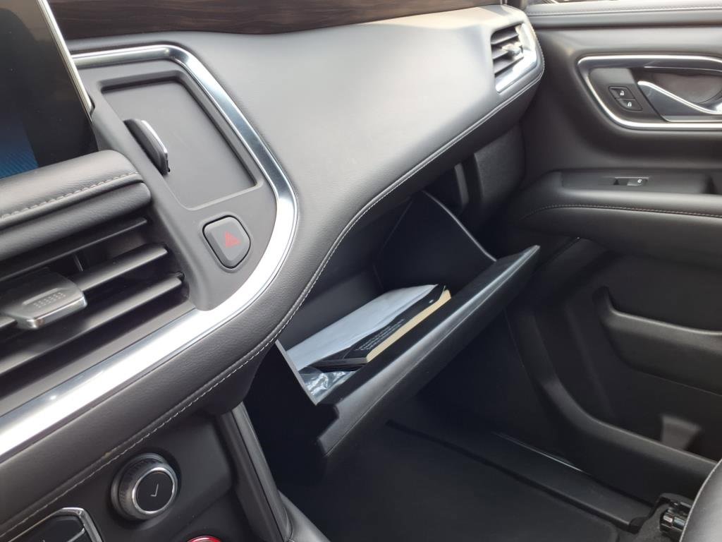 Used 2023 Chevrolet Suburban LT image 8