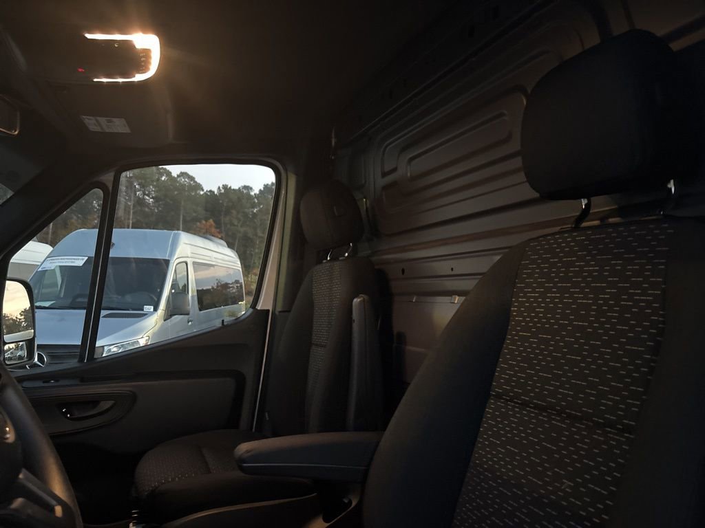 Used 2023 Mercedes-Benz Sprinter 144 Cargo image 34
