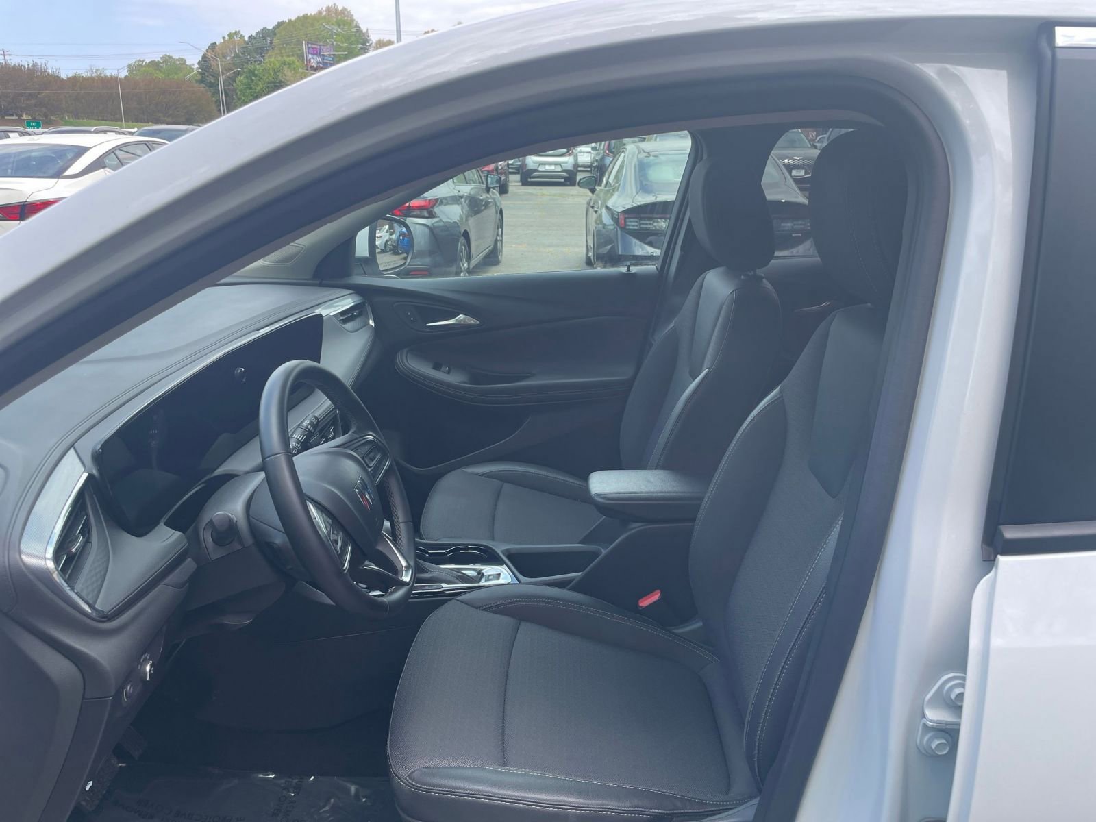 Used 2025 Buick Encore GX Preferred image 25